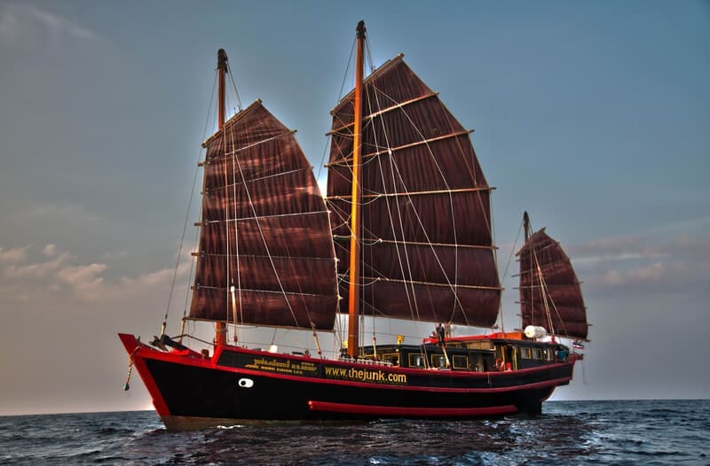 Earn extra commissions with up sales Liveaboard Trips