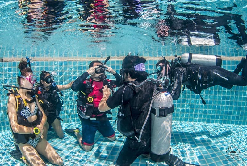 How-To-Clear-a-Scuba-Mask