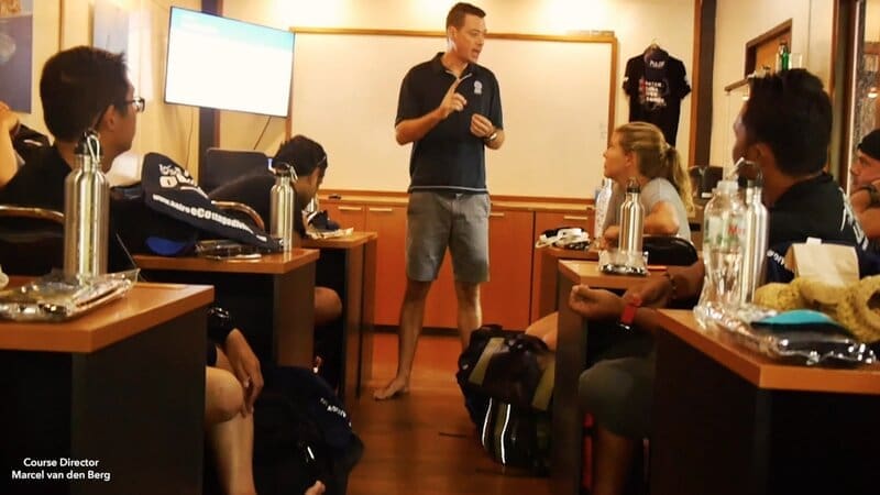 Increase sales by selling the PADI Advanced Course during the orientation