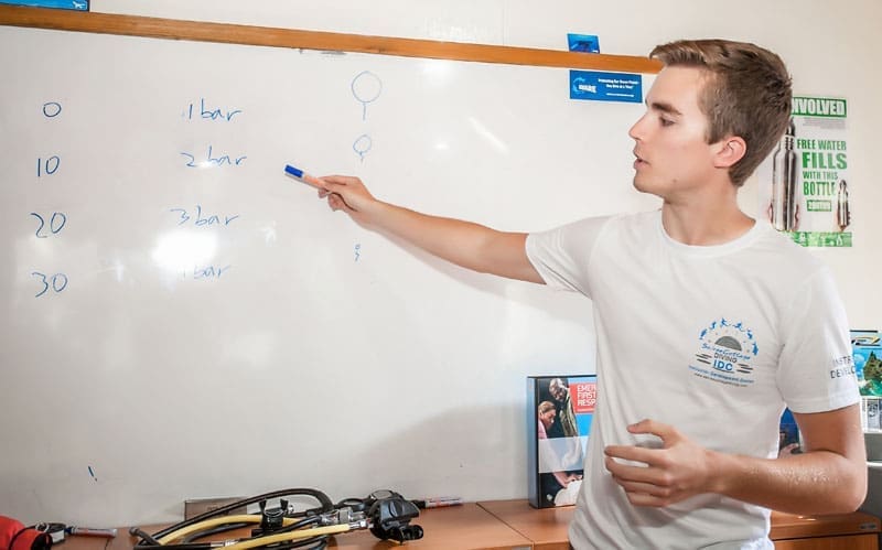 PADI Open Water Diver Manual Answers Chapter 1