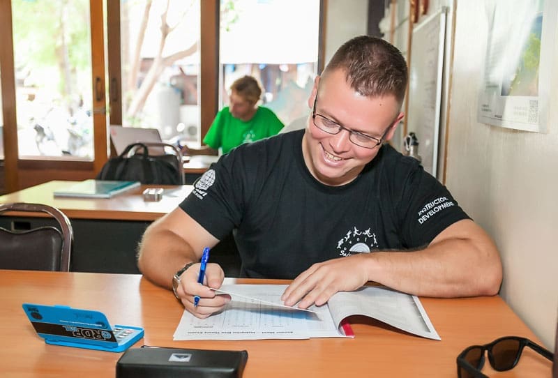 PADI Open Water Diver Manual Answers Chapter 4