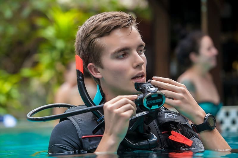 Scuba Regulator Clearing 2 Methods