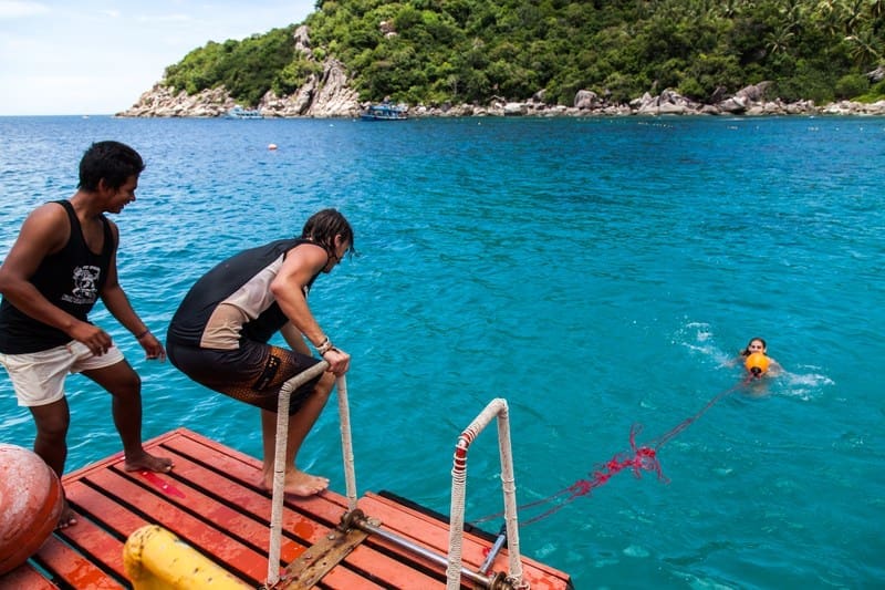 Trail line dive boat mild current PADI Open Water Diver Manual Answers Chapter 3